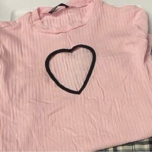 Contrast Heart Shaped Front Rib-knit Tee